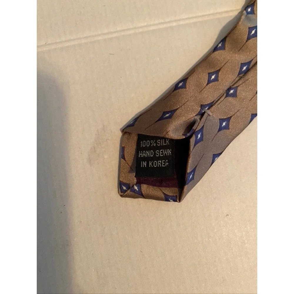 Claybrooke Mens Pure Silk Necktie Tan Brown Blue Geometric Diamond Pattern Tie